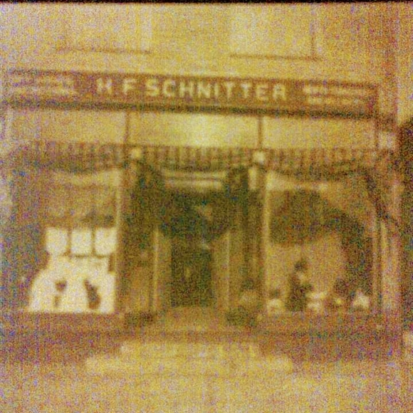 MEET YOUR POSHER- BETH💖💋 - Picture 3 of 13